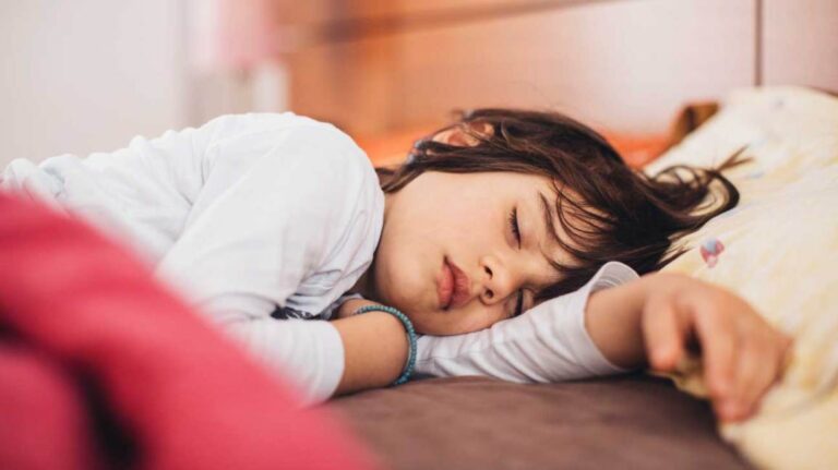 6 Tips to Make Your Kids Fall Asleep Instantly!