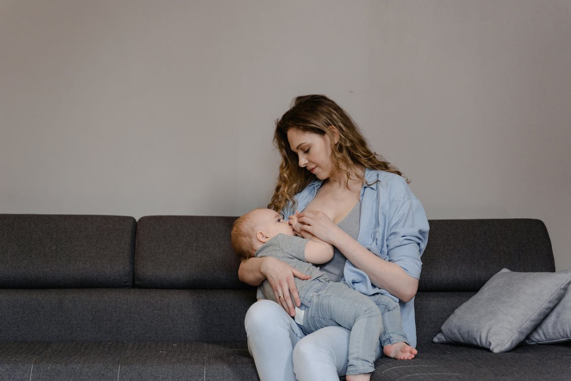 Tips for Moms Who Are Breastfeeding
