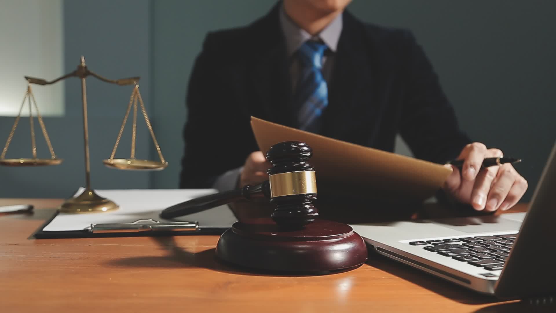 Greedy Lawyer Pleads Guilty For Helping Many To Dodge Paying Tax